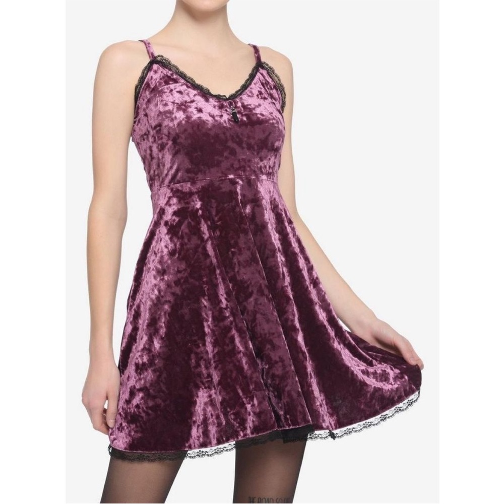 Hot Topic Purple Velvet Crystal Charm Dress Women’s Medium NWT